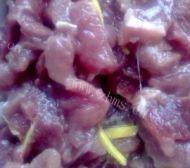 美味荷兰豆炒肉片做法图解1)