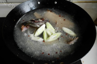 美味的石斑鱼鱼骨汤的做法图解五