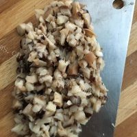 超级好吃的白菜猪肉蘑菇煎饺的做法图解二