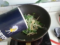 滋补冬瓜薏米百合排骨汤的做法图解五