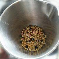 「健康美食」炼乳南瓜杂粮豆浆的做法图解三