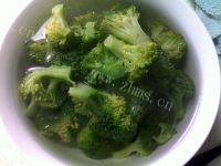 香脆蒜茸西兰花做法图解4)