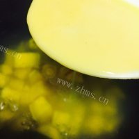 美味的红薯玉米粥做法图解8)