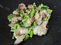 简单易做的青椒回锅肉做法图解9)