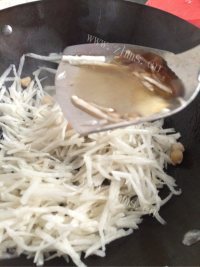 美味的干贝萝卜丝汤做法图解5)