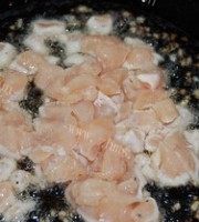 家常菜彩椒腰果鸡丁做法图解5)