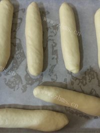 自制鲜奶雪露面包做法图解17)