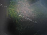 「念念不忘」芹菜炒肉丝做法图解7)