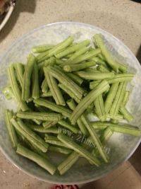 家常菜蒜蓉炒豆角做法图解2)