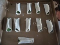 美味的韭菜鲜肉锅贴做法图解9)
