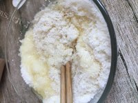 食欲满满的蛋白椰丝球做法图解4)