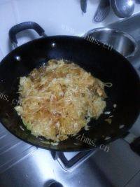 美味的酸菜粉做法图解7)