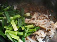 家常菜肉炒平菇做法图解9)