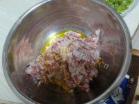 唇齿留香的芹菜猪肉水饺做法图解9)