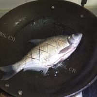 自制红烧野生鳊鱼的做法图解三