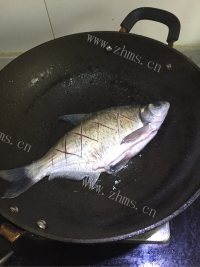 自制红烧野生鳊鱼做法图解3)