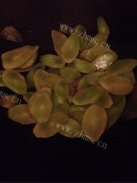 油而不腻的莴笋炒肉片做法图解3)