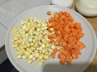 口感丰富的牛肉粒炒玉米核桃做法图解1)