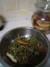 家常菜酸豆角炒肉沫做法图解1)