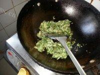 味道不错的香椿炒鸡蛋做法图解6)