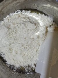 自制广式五仁月饼做法图解3)
