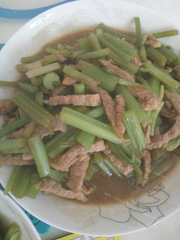 鲜美可口的芹菜炒肉