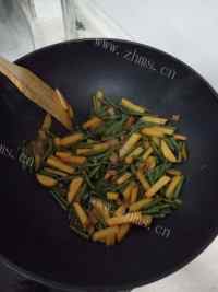 美味的线豆炒土豆做法图解7)