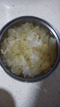 美味的木瓜炖银耳做法图解1)