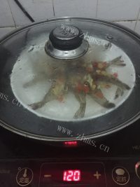 妈妈最爱的蒜蓉蒸虾做法图解6)
