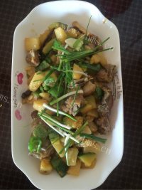 土豆南瓜烧排骨做法图解6)