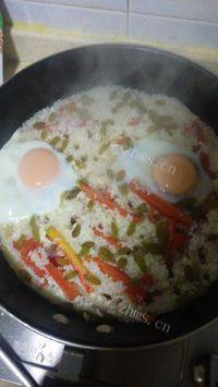美味的鸡蛋抓饭