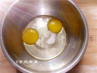 美味的牛奶炖蛋做法图解2)