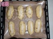自制焦糖核桃葡萄干面包做法图解5)
