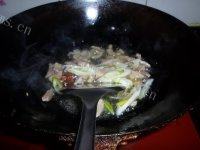 好吃营养的莲藕炒肉做法图解7)