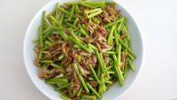 家常菜蒜苔炒肉丝