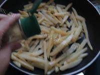 家常菜椒盐土豆条做法图解6)