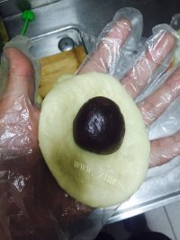 芳香四溢的毛毛虫面包做法图解6)