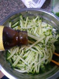 诱人的凉拌萝卜做法图解7)