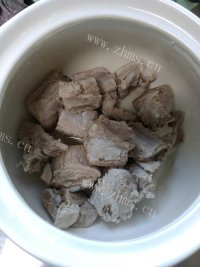 莲藕排骨汤做法图解3)