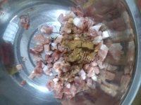 饱满的白菜猪肉水饺做法图解2)