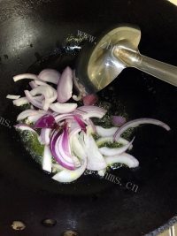 美味法式奶油蘑菇汤做法图解4)