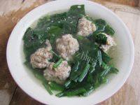 菠菜丸子汤自制