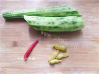 美味的泡椒蒸丝瓜做法图解2)