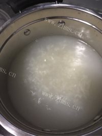 甜甜的酒酿蛋花丸子做法图解3)