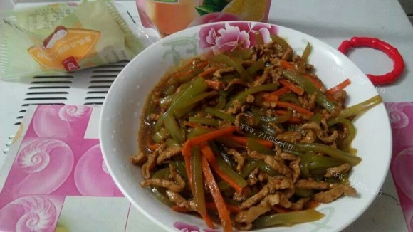 清脆爽口的莴笋炒肉丝