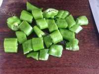 家常菜虎皮尖椒做法图解1)