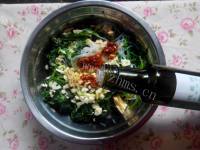 美味的凉拌菠菜粉丝做法图解6)