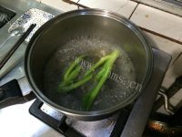 好吃的腊味煲仔饭做法图解13)