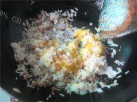 口感极佳的菜脯蛋炒饭做法图解6)