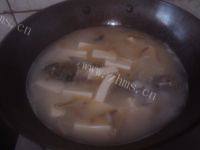 「美味可口」鲫鱼豆腐汤做法图解7)